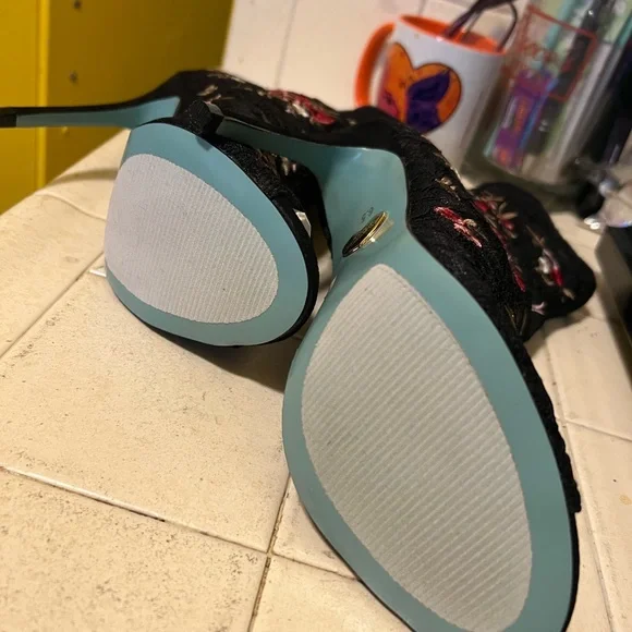 Betsey Johnson embroidered ankle booties, never worn✨ - Picture 2 of 4